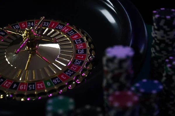 Live dealer and slot games on indosultan88